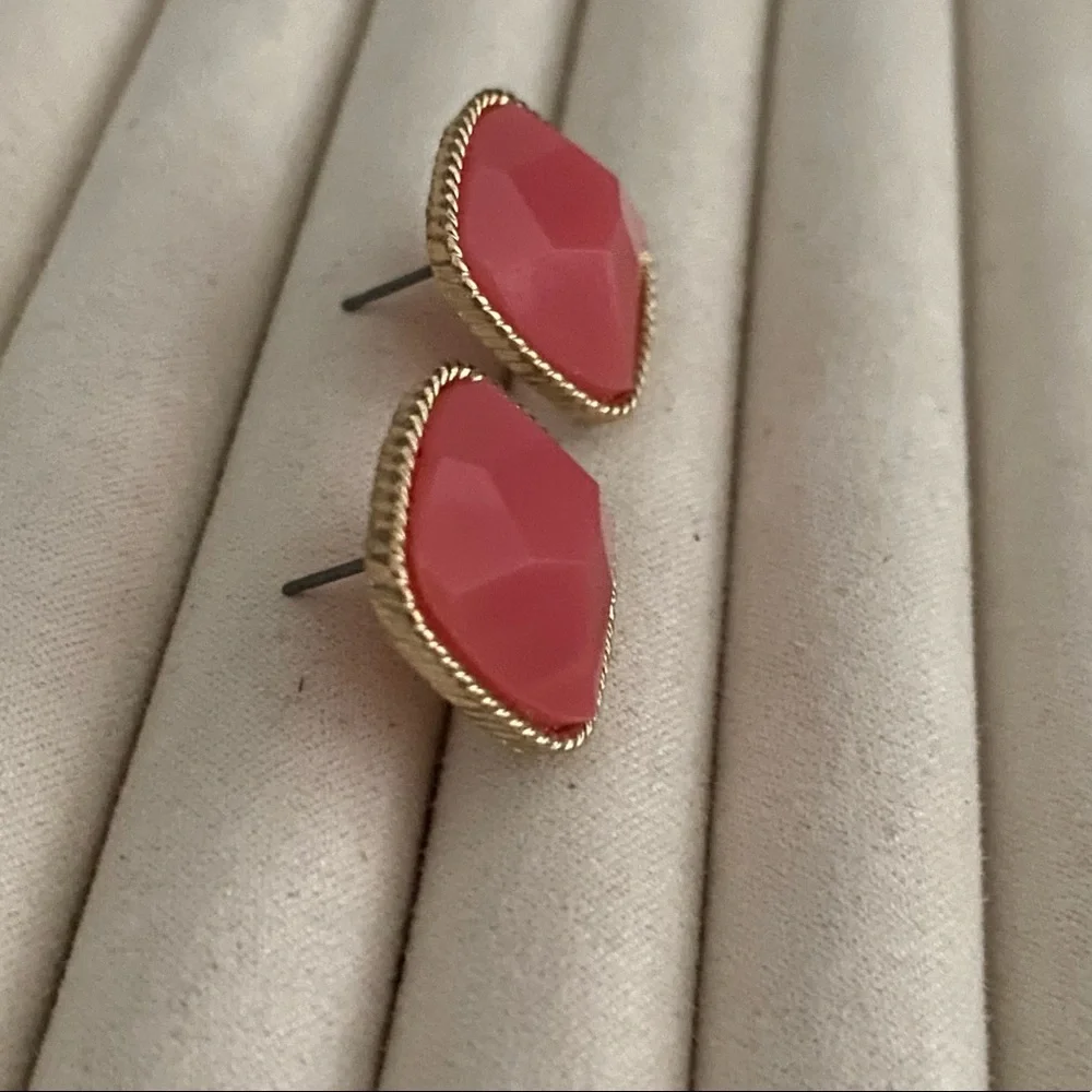 Vintage Gold and Salmon Pink Earrings - Picture 7 of 10